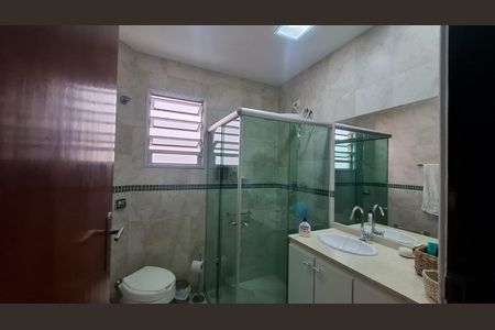 Casa à venda com 180m², 3 quartos e 2 vagasBanheiro