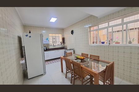 Casa à venda com 180m², 3 quartos e 2 vagasCozinha