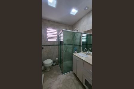 Casa à venda com 180m², 3 quartos e 2 vagasBanheiro