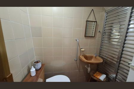 Casa à venda com 180m², 3 quartos e 2 vagasBanheiro