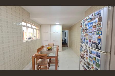 Casa à venda com 180m², 3 quartos e 2 vagasCozinha