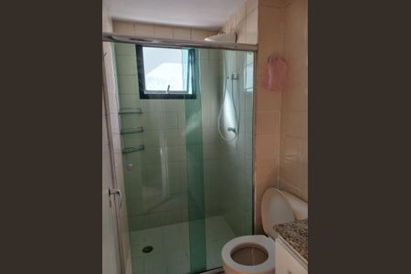 Banheiro de apartamento à venda com 2 quartos, 55m² em Vila Bertioga, São Paulo