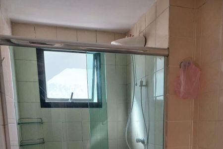Banheiro de apartamento à venda com 2 quartos, 55m² em Vila Bertioga, São Paulo