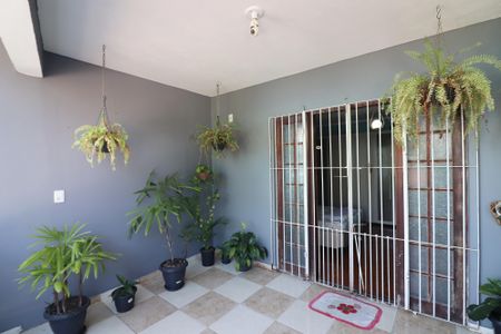 Casa à venda com 83m², 3 quartos e 2 vagasQuarto 2 Sacada 