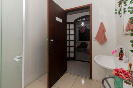 Casa à venda com 140m², 3 quartos e 4 vagasBanheiro
