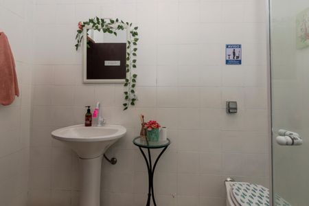 Casa à venda com 140m², 3 quartos e 4 vagasBanheiro