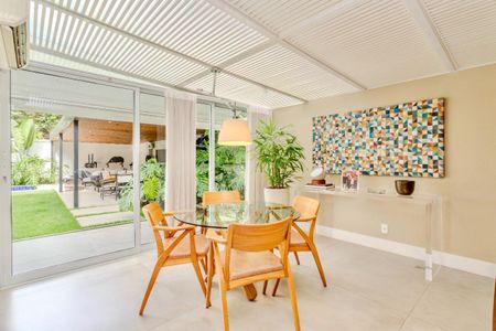 Casa de condomínio à venda com 350m², 4 quartos e 4 vagas