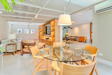 Casa de condomínio à venda com 350m², 4 quartos e 4 vagas