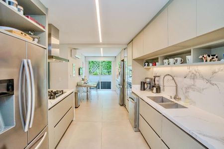 Casa de condomínio à venda com 350m², 4 quartos e 4 vagas