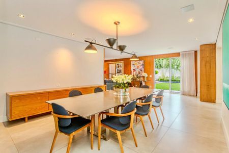 Casa de condomínio à venda com 350m², 4 quartos e 4 vagas