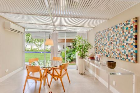 Casa de condomínio à venda com 350m², 4 quartos e 4 vagas