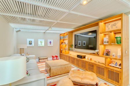 Casa de condomínio à venda com 350m², 4 quartos e 4 vagas