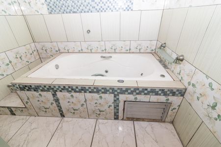 Casa para alugar com 220m², 3 quartos e 1 vaga Casa para alugar com 220m², 3 quartos e 1 vagaBanheiro Social