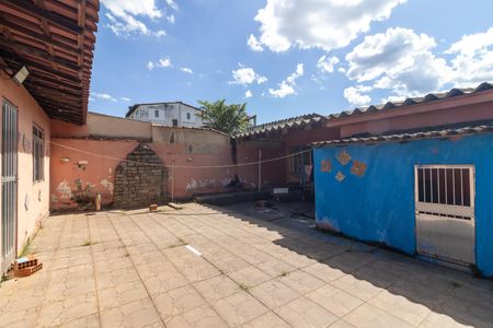 Casa para alugar com 220m², 3 quartos e 1 vaga Casa para alugar com 220m², 3 quartos e 1 vagaQuintal