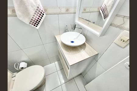 Apartamento à venda com 49m², 2 quartos e 1 vaga Apartamento à venda com 49m², 2 quartos e 1 vagaBanheiro