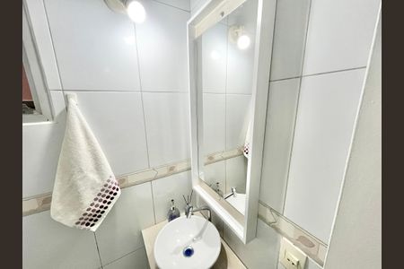 Apartamento à venda com 49m², 2 quartos e 1 vaga Apartamento à venda com 49m², 2 quartos e 1 vagaBanheiro