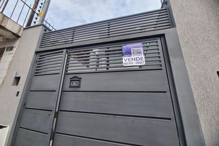 Casa à venda com 130m², 3 quartos e 2 vagas Casa à venda com 130m², 3 quartos e 2 vagasFachada