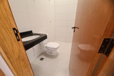 Casa à venda com 130m², 3 quartos e 2 vagas Casa à venda com 130m², 3 quartos e 2 vagasBanheiro da Suíte