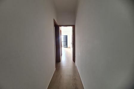 Casa à venda com 130m², 3 quartos e 2 vagasCorredor quartos