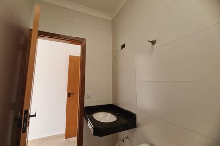 Casa à venda com 130m², 3 quartos e 2 vagasBanheiro da Suíte