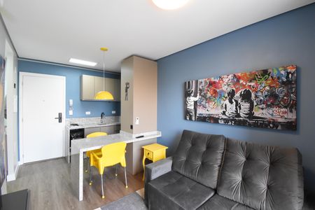 Sala e Cozinha de apartamento para alugar com 1 quarto, 31m² em Centro, Curitiba