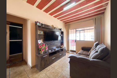 Casa à venda com 303m², 3 quartos e 1 vaga