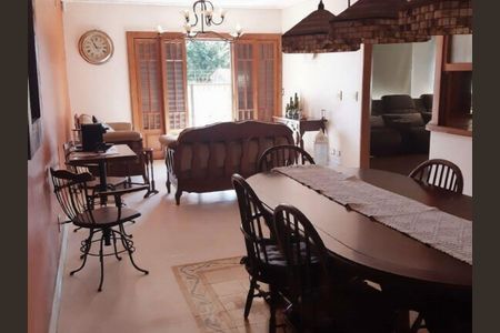 Casa à venda com 4 quartos, 447m² em Vila Paiva, São Paulo