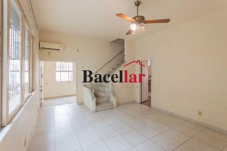 Casa à venda com 2 quartos, 110m² em Tijuca, Rio de Janeiro