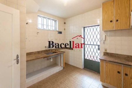 Casa à venda com 110m², 2 quartos e 1 vaga