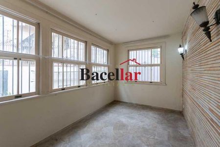 Casa à venda com 2 quartos, 110m² em Tijuca, Rio de Janeiro