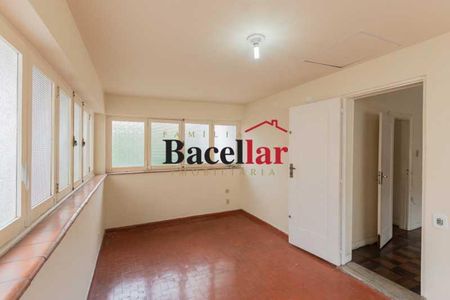 Casa à venda com 2 quartos, 110m² em Tijuca, Rio de Janeiro