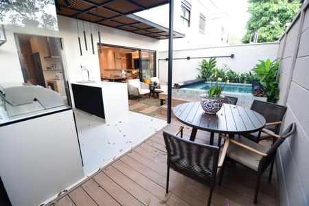 Casa de condomínio à venda com 145m², 3 quartos e 2 vagasPiscina