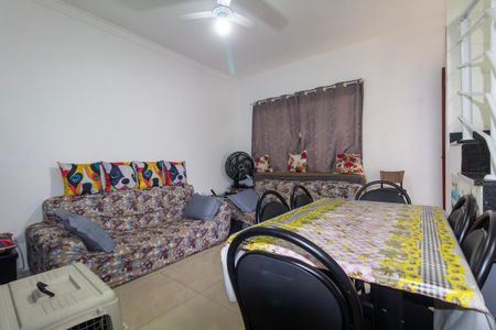 Casa à venda com 100m², 2 quartos e 3 vagasSala