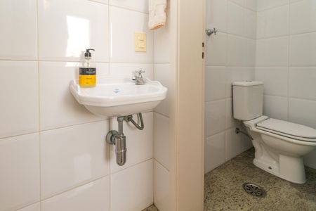 Apartamento à venda com 130m², 4 quartos e 3 vagas Apartamento à venda com 130m², 4 quartos e 3 vagasBanheiro de serviço