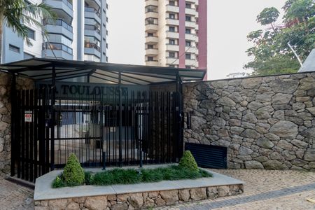 Apartamento à venda com 130m², 4 quartos e 3 vagas Apartamento à venda com 130m², 4 quartos e 3 vagasFachada e portaria