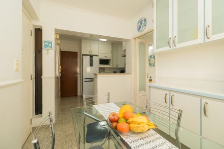 Apartamento à venda com 130m², 4 quartos e 3 vagas Apartamento à venda com 130m², 4 quartos e 3 vagasCopa