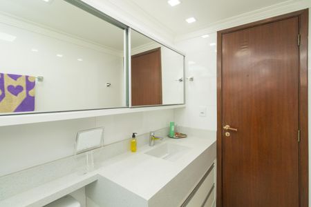 Apartamento à venda com 130m², 4 quartos e 3 vagas Apartamento à venda com 130m², 4 quartos e 3 vagasBanheiro Social