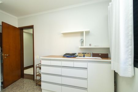 Apartamento à venda com 130m², 4 quartos e 3 vagas Apartamento à venda com 130m², 4 quartos e 3 vagasQuarto 1