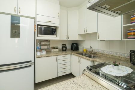 Apartamento à venda com 130m², 4 quartos e 3 vagas Apartamento à venda com 130m², 4 quartos e 3 vagasCozinha