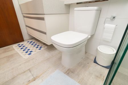 Apartamento à venda com 130m², 4 quartos e 3 vagas Apartamento à venda com 130m², 4 quartos e 3 vagasBanheiro da Suíte 1