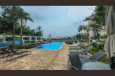 Apartamento à venda com 130m², 3 quartos e 2 vagas Apartamento à venda com 130m², 3 quartos e 2 vagasÁrea comum - Piscina