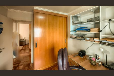 Apartamento à venda com 130m², 3 quartos e 2 vagas Apartamento à venda com 130m², 3 quartos e 2 vagasQuarto