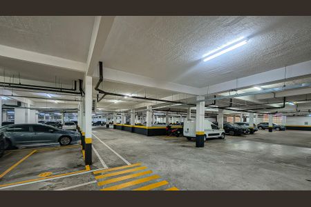 Apartamento à venda com 130m², 3 quartos e 2 vagas Apartamento à venda com 130m², 3 quartos e 2 vagasEstacionamento