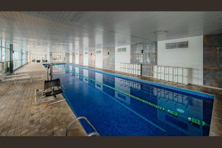 Apartamento à venda com 130m², 3 quartos e 2 vagas Apartamento à venda com 130m², 3 quartos e 2 vagasÁrea comum - Piscina