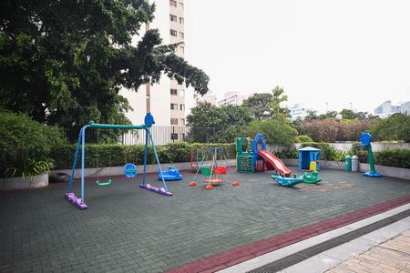Apartamento à venda com 210m², 3 quartos e 2 vagas Apartamento à venda com 210m², 3 quartos e 2 vagasPlayground