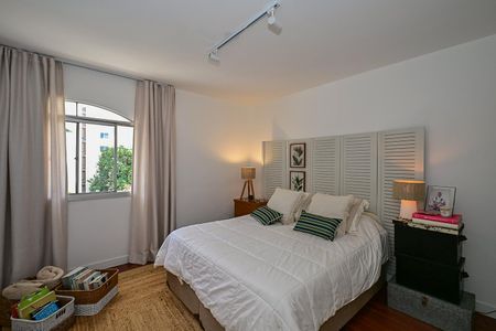 Apartamento à venda com 210m², 3 quartos e 2 vagasSuíte 1