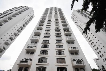Apartamento à venda com 210m², 3 quartos e 2 vagas Apartamento à venda com 210m², 3 quartos e 2 vagasFachada