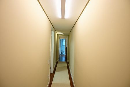 Apartamento à venda com 210m², 3 quartos e 2 vagasCorredor