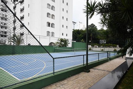 Apartamento à venda com 210m², 3 quartos e 2 vagas Apartamento à venda com 210m², 3 quartos e 2 vagasQuadra