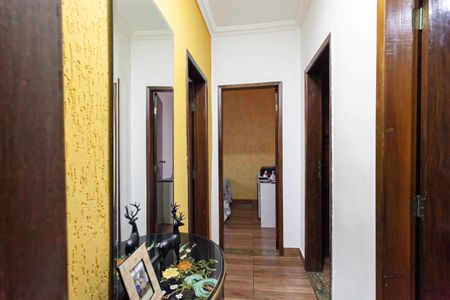 Corredor de casa à venda com 3 quartos, 525m² em Novo Progresso, Belo Horizonte